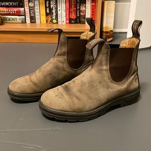 Rustic brown Blundstones, size 7.5 US